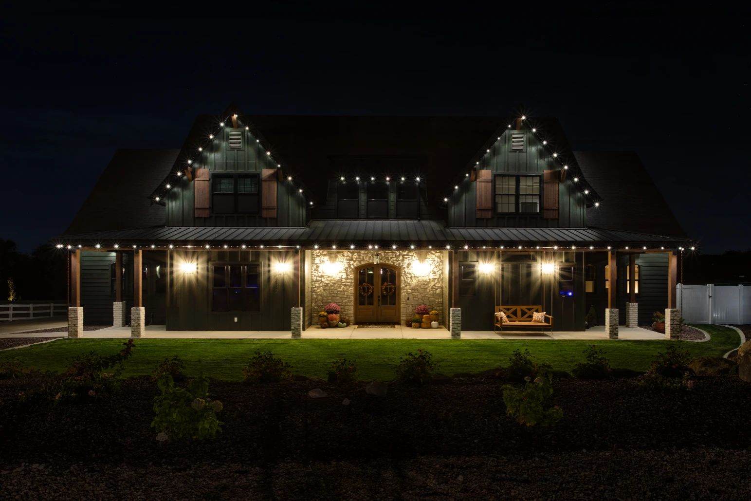 Roofline lighting following the curves of an arched stucco entry